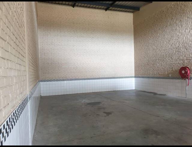 167M² WAREHOUSE TO LET IN POMONA